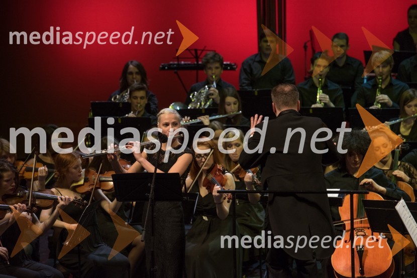  Dana Verč, flavtistka;  Simon Perčič, dirigentKoncertna mora, premiera predstave