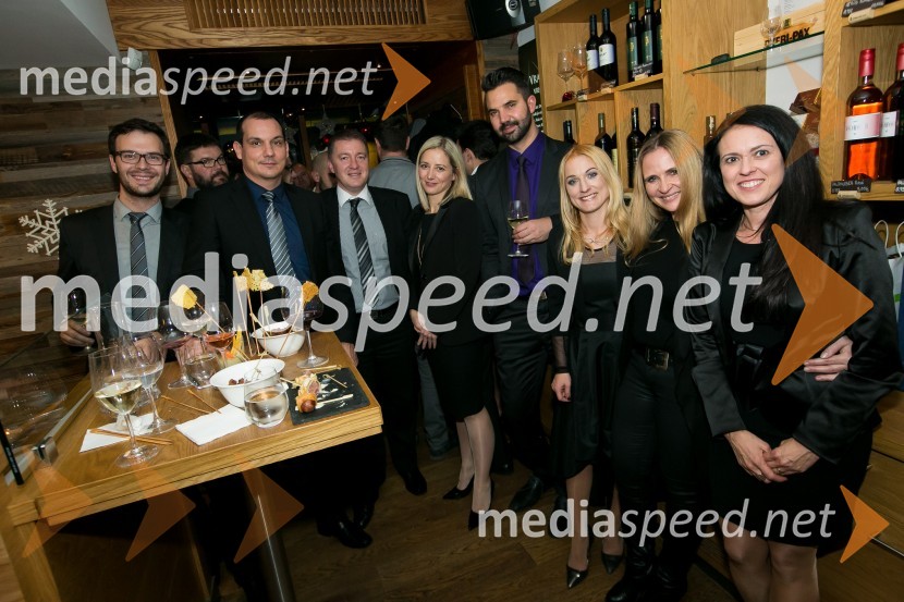  Mihael Kocbek;  Franci Košar, Odvetniška pisarna Gorjup;  Darko Dubravica;  Mojca Vertačnik;  Tarek Naji;  Vesna Gorjup, odvetnica;  Viktorija Ribarič;  Simona Dubravica25. obletnica Odvetniške pisarne Gorjup