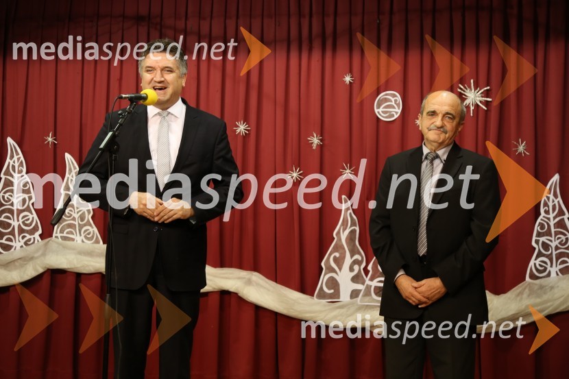  Sandi Štefan Flisar, direktor območne enote Zavarovalnica Triglav Murska Sobota;  Drago  Vogrinčič, župan občine CankovePredaja donacije Zavarovalnice Triglav občini Cankova