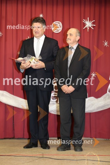  Sandi Štefan Flisar, direktor območne enote Zavarovalnica Triglav Murska Sobota;  Drago  Vogrinčič, župan občine CankovePredaja donacije Zavarovalnice Triglav občini Cankova