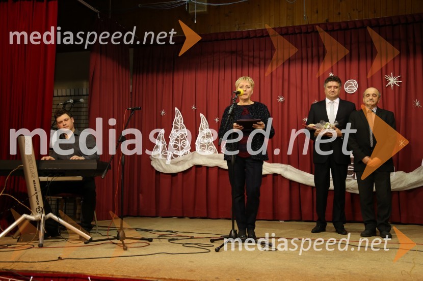  ... ;  ... ;  Sandi Štefan Flisar, direktor območne enote Zavarovalnica Triglav Murska Sobota;  Drago  Vogrinčič, župan občine CankovePredaja donacije Zavarovalnice Triglav občini Cankova