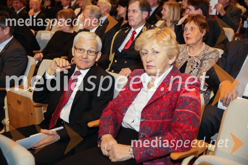  Tone Peršak, minister za kulturo;  Irena Majcen, ministrica za okolje in prostorDržavna proslava ob dnevu samostojnosti in enotnosti 2016