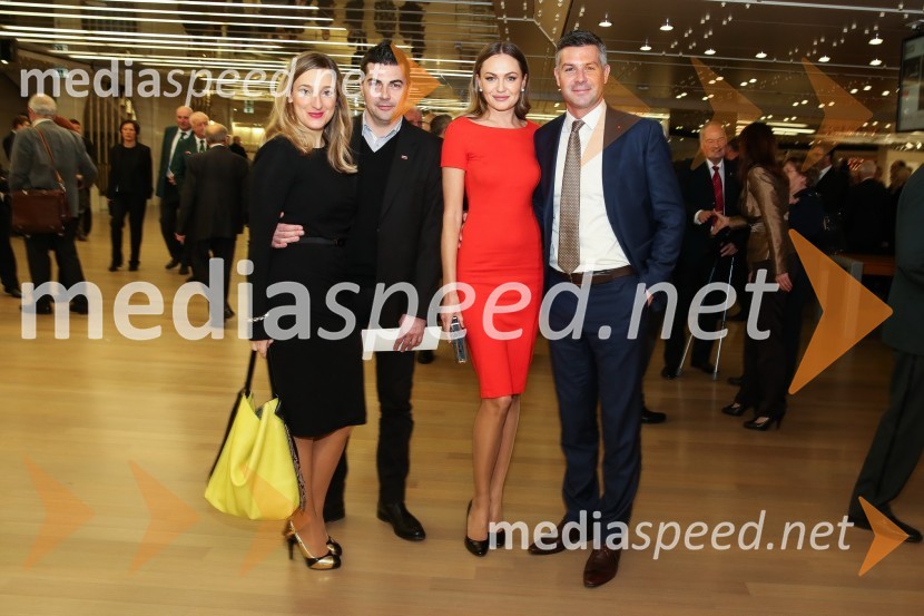  Špela Vovk, svetovalka predsednika RS za komuniciranje in odnose z javnostmi;  Denis Sarkič, SD komunikator;  Iryna Osypenko, menekenka;  Matjaž Nemec, namestnik vodje poslanske skupine SDDržavna proslava ob dnevu samostojnosti in enotnosti 2016