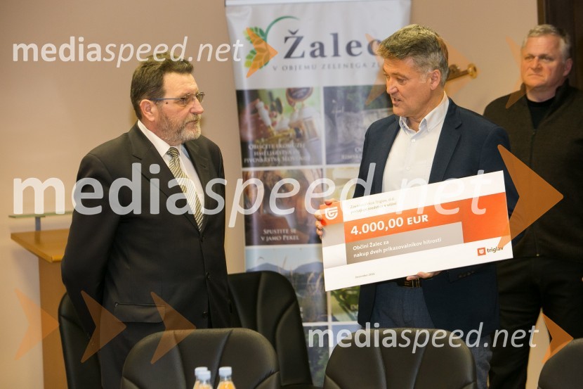  ... ;  Janko Kos, župan občine Žalec;  ... Predaja donacije Zavarovalnice Triglav občini Žalec