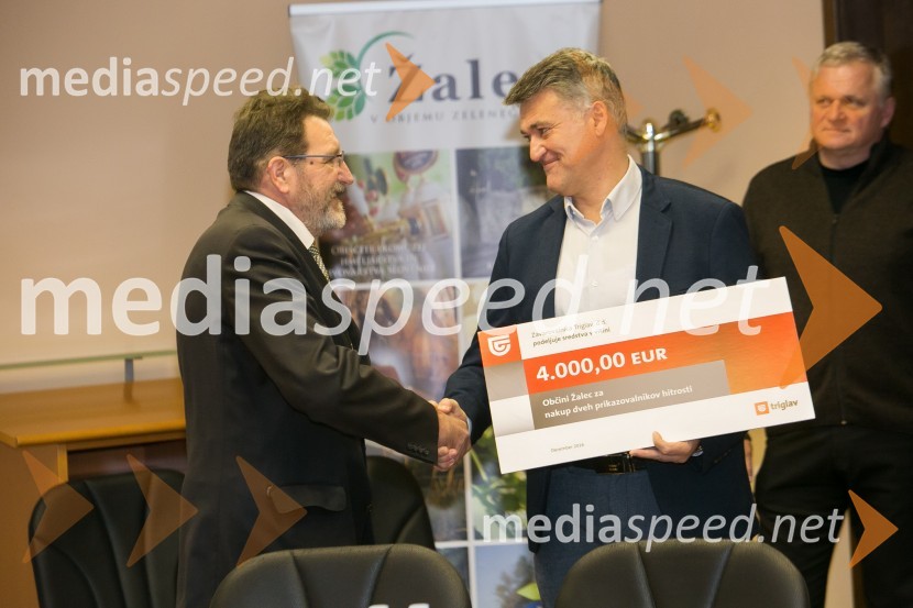  ... ;  Janko Kos, župan občine Žalec;  ... Predaja donacije Zavarovalnice Triglav občini Žalec