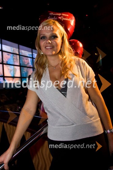  Špela Grošelj, pevkaŠpela Grošelj praznuje svoj 32. rojstni dan