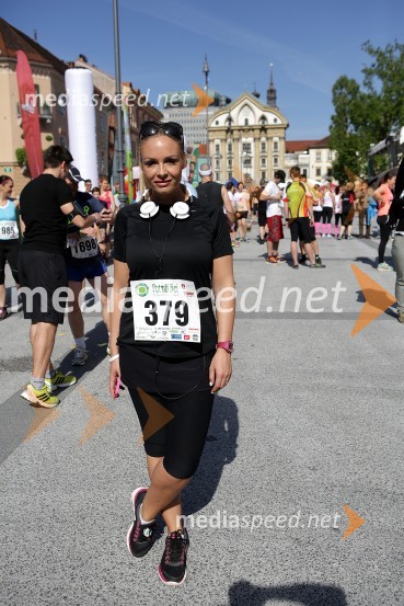  Špela Grošelj, pevkaŠpela Grošelj praznuje svoj 32. rojstni dan