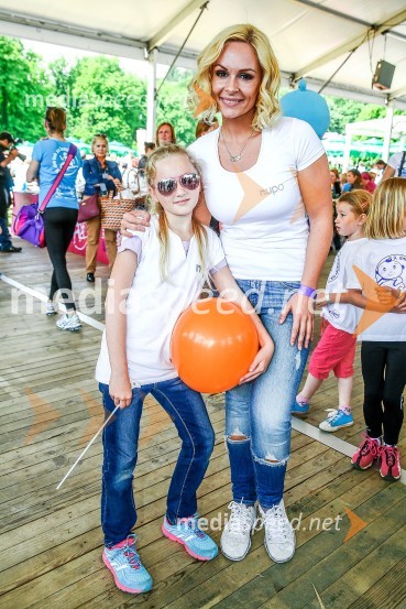  Špela Grošelj, pevkaŠpela Grošelj praznuje svoj 32. rojstni dan