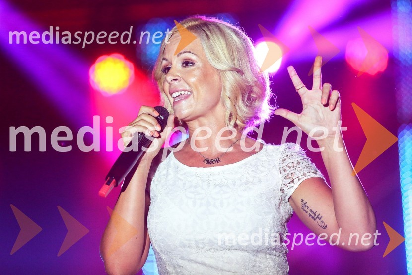  Špela Grošelj, pevkaŠpela Grošelj praznuje svoj 32. rojstni dan