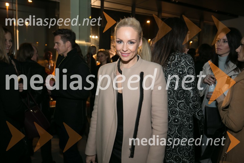  Špela Grošelj, pevkaŠpela Grošelj praznuje svoj 32. rojstni dan