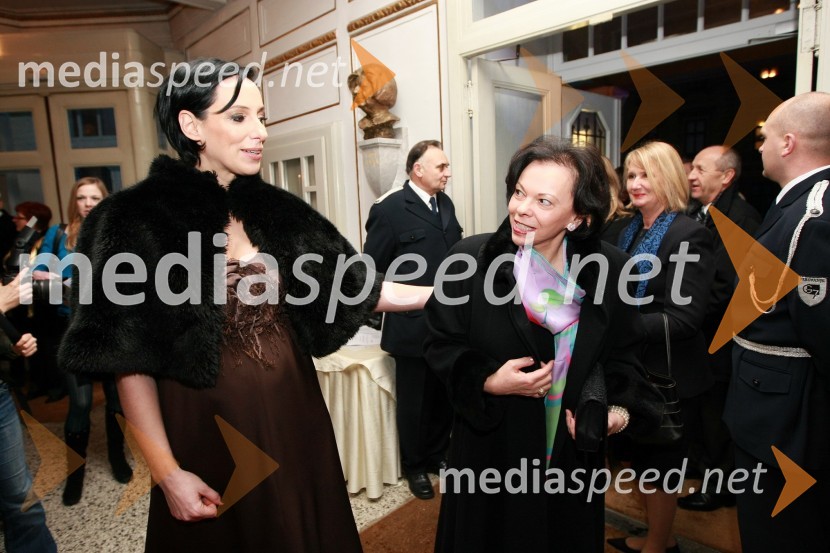 Melita Berzelak, glavna in odgovorna urednica revije Jana in Barbara Miklič Türk, soproga predsednika Republike SlovenijeSlovenka leta 2007