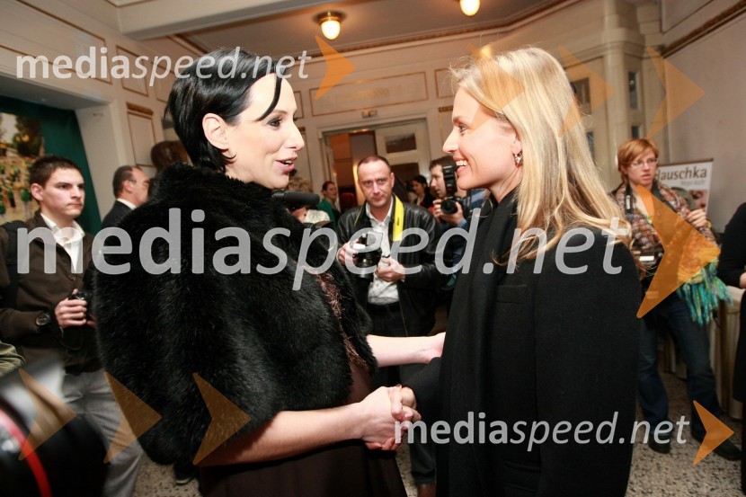 Melita Berzelak, glavna in odgovorna urednica revije Jana in Katarina Kresal, predsednica LDSSlovenka leta 2007