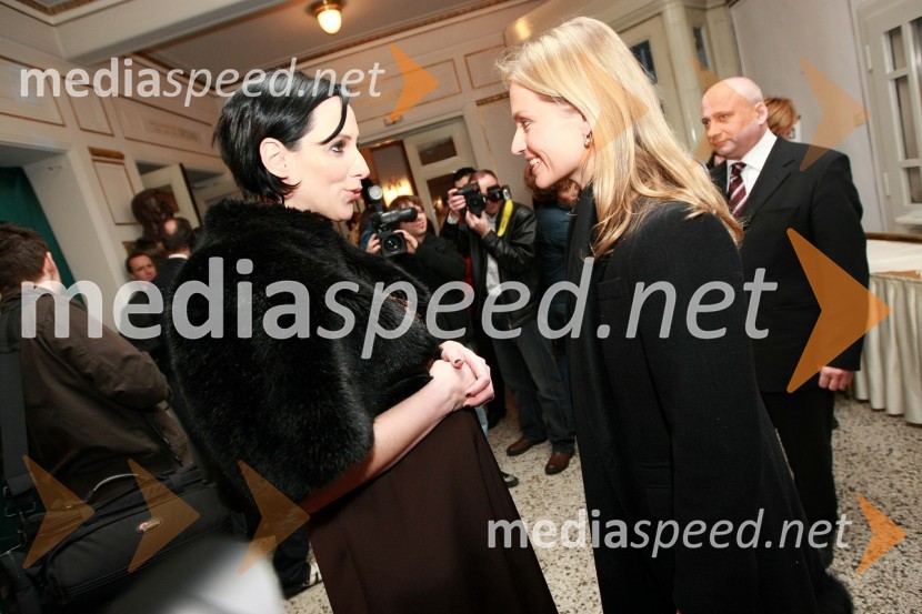 Melita Berzelak, glavna in odgovorna urednica revije Jana in Katarina Kresal, predsednica LDSSlovenka leta 2007