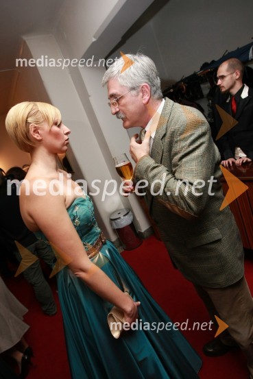 Anja Križnik Tomažin, voditeljica in Petar Radovič, urednik razvedrilnega programa na TV SlovenijaSlovenka leta 2007