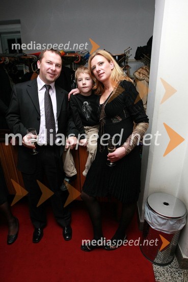 Urška Alič Flajnik, direktorica Špas Teatra ter njen mož Stane in sin ŽigaSlovenka leta 2007