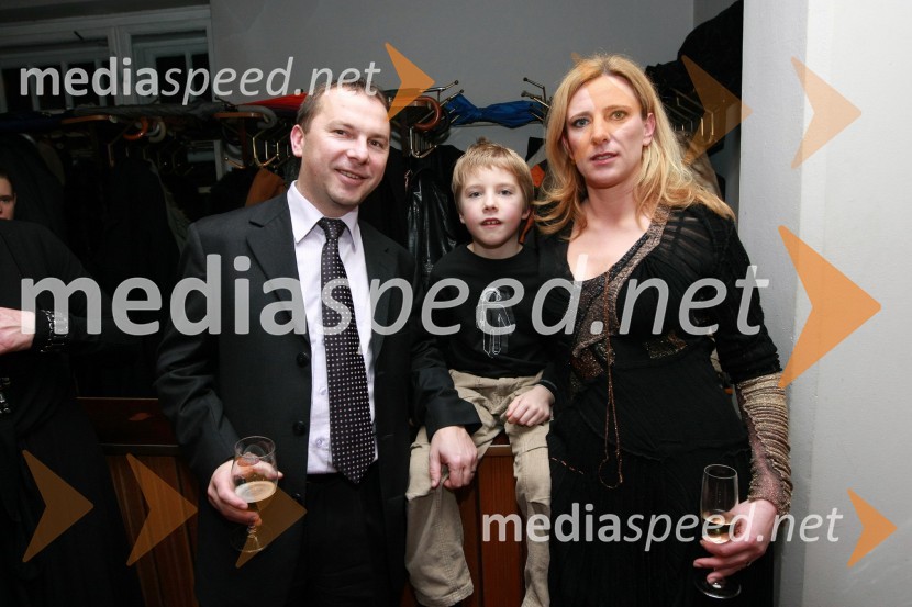 Urška Alič Flajnik, direktorica Špas Teatra ter njen mož Stane in sin ŽigaSlovenka leta 2007
