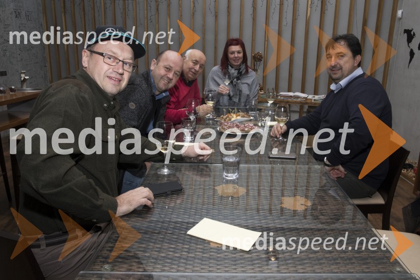  Zdenko Brunec;  Beno Brunec;  Lojze Cvetko;  Mihaela Krsnik Kopše,  Hiša vina Doppler ;  ... Obisk nagrajencev Slovenskih novic pri PUBEC vinarjih Hiša vina Doppler in Vino Mulec