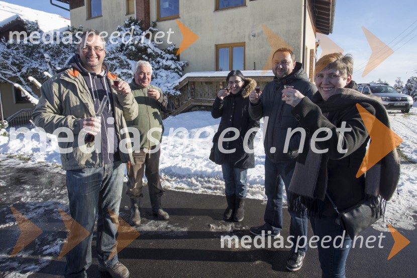  Gregor Mulec, Vinogradništvo Mulec;  ... ;  ... ;  Danijel Šafarič;  ... Obisk nagrajencev Slovenskih novic pri PUBEC vinarjih Hiša vina Doppler in Vino Mulec
