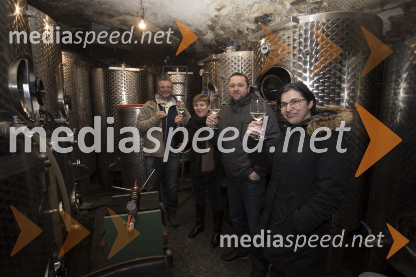  Gregor Mulec, Vinogradništvo Mulec;  ... ;  Danijel Šafarič;  ... Obisk nagrajencev Slovenskih novic pri PUBEC vinarjih Hiša vina Doppler in Vino Mulec