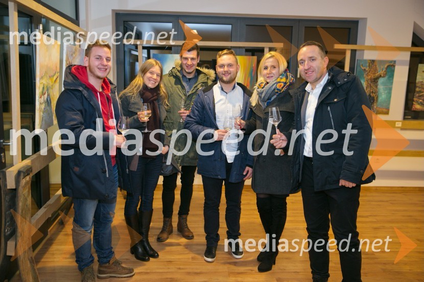  Vid Rotar, fotograf;  Urša Deban;  Damijan Ljubec, Mediaspeed;  Anže Krže, fotograf;  Natalija Pravdič, Mediaspeed;  Borut  Cvetko, kreativni direktor MediaspeedMediaspeed 15. rojstni dan in ponovoletno druženje