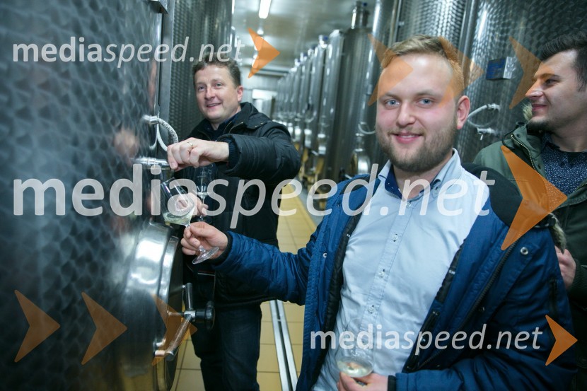  Danilo Steyer,   vinar, Steyer Vina; vinski vitez, predsednik Vinske reprezentance Slovenije;  Anže Krže, fotografMediaspeed 15. rojstni dan in ponovoletno druženje