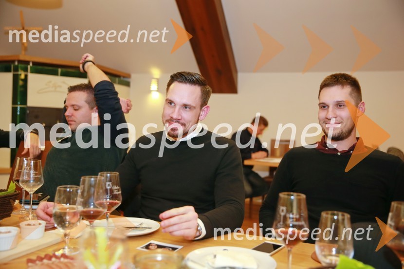  Alen Gomolj, grafični oblikovalec, Studio - A;  Rene Gomolj, fotografMediaspeed 15. rojstni dan in ponovoletno druženje