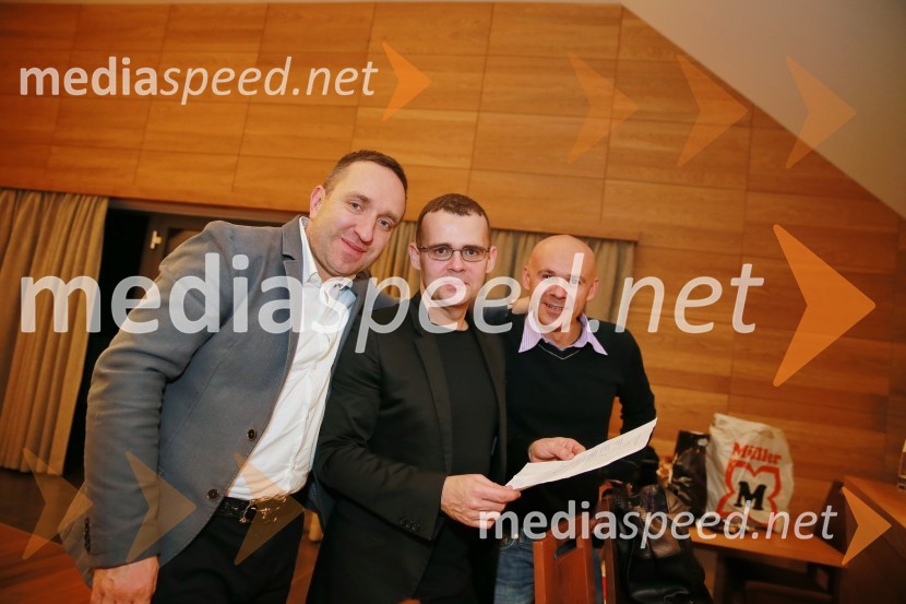  Borut  Cvetko, kreativni direktor Mediaspeed;  Alan Kavčič, predstavnik za odnose z javnostmi SNG Maribor;  Saša Despot, fotografMediaspeed 15. rojstni dan in ponovoletno druženje