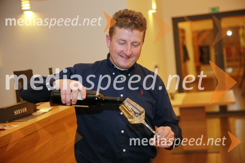  Danilo Steyer,   vinar, Steyer Vina; vinski vitez, predsednik Vinske reprezentance SlovenijeMediaspeed 15. rojstni dan in ponovoletno druženje