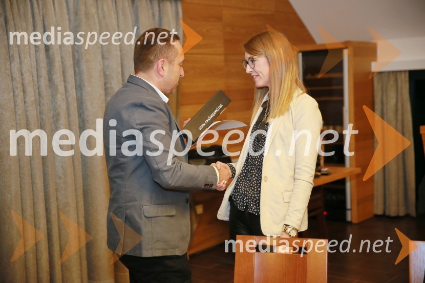  Borut  Cvetko, kreativni direktor Mediaspeed;  Petra  Letonja, Mediaspeed d.o.o.Mediaspeed 15. rojstni dan in ponovoletno druženje