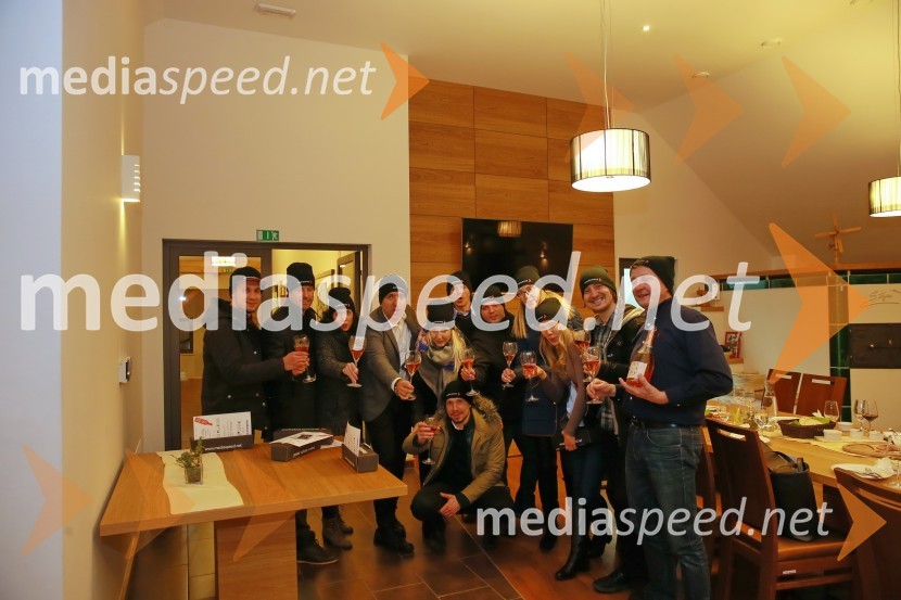  Rene Gomolj, fotograf;  Matjaž Tavčar, fotograf;  Andreja Breznik, Mediaspeed;  Borut  Cvetko, kreativni direktor Mediaspeed;  Natalija Pravdič, Mediaspeed;  Saša Despot, fotograf;  Alen Gomolj, grafični oblikovalec, Studio - A;  Sandi Fišer, fotograf, Mediaspeed;  Petra  Letonja, Mediaspeed d.o.o.;  Urša Deban;  Jan Dolar;  Danilo Steyer,   vinar, Steyer Vina; vinski vitez, predsednik Vinske reprezentance SlovenijeMediaspeed 15. rojstni dan in ponovoletno druženje