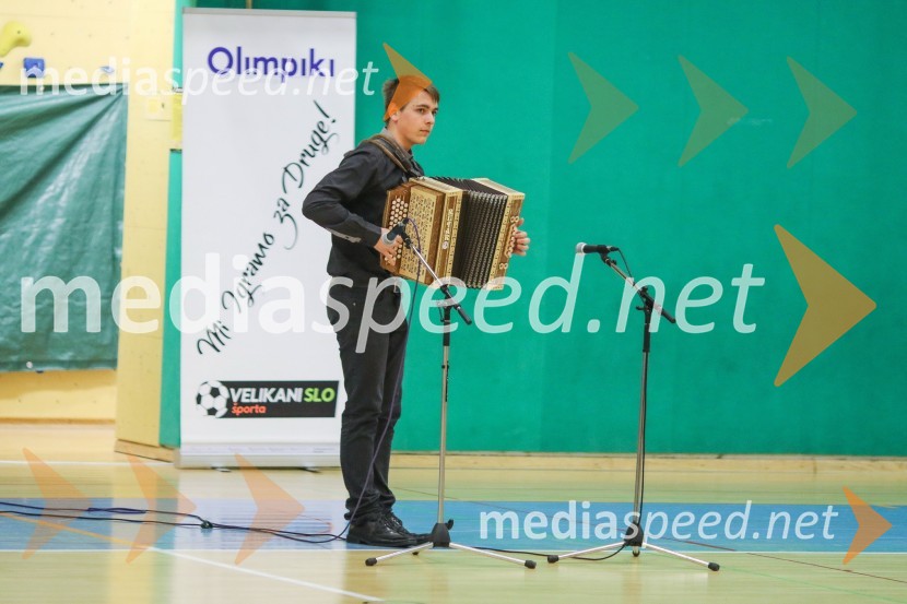  Blaž  Težak, harmonikaš8. Dobrodelna tekma z velikani slovenskega športa