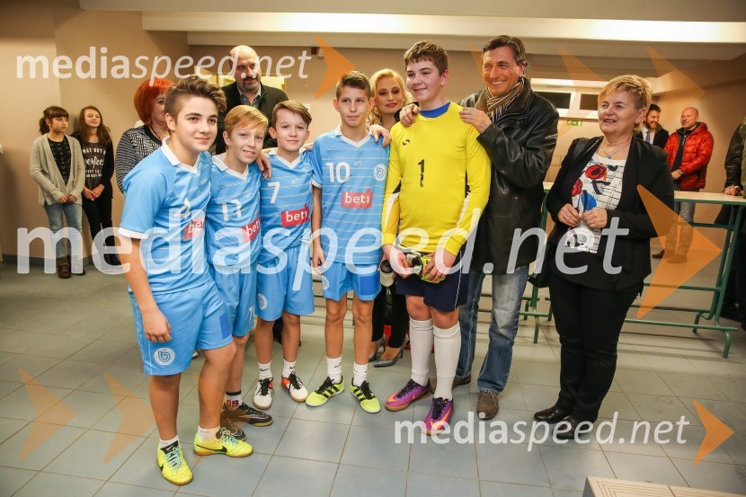  ... ;  ... ;  ... ;  ... ;  ... ;  Borut Pahor, predsednik Republike Slovenije;  Mojca Čemas Stjepanovič, županja občine Črnomelj8. Dobrodelna tekma z velikani slovenskega športa