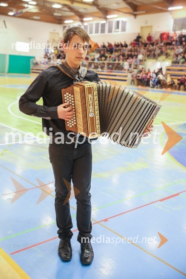  Blaž  Težak, harmonikaš8. Dobrodelna tekma z velikani slovenskega športa