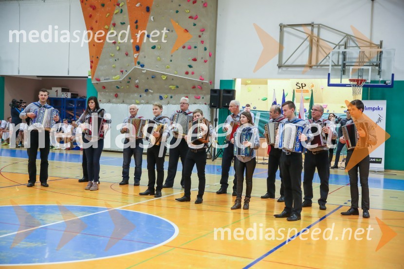 Društvo harmonikarjev Mirna Peč8. Dobrodelna tekma z velikani slovenskega športa