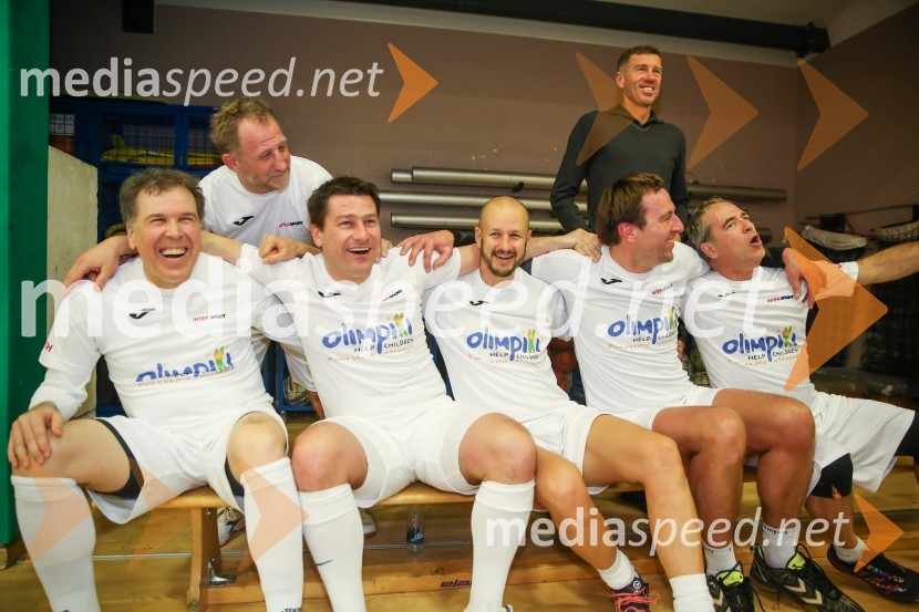  Tomaž Klemenčič, novinar POP TV;  Tomaž Vnuk, nekdanji hokejist;  ... ;  Dejan Kontrec, generalni sekretar, Hokejska zveza Slovenije;  Srečko Katanec, selektor slovenske nogometne reprezentance;  ... ;  VIli Resnik, pevec8. Dobrodelna tekma z velikani slovenskega športa