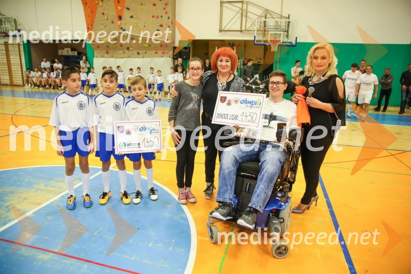  ... ;  ... ;  ... ;  ... ;  Vlasta Nussdorfer, varuhinja človekovih pravic;  Dominik Lozar, prejemnik sredstev;  Nataša Kadunc, predsednica, Športno društvo Olimpiki8. Dobrodelna tekma z velikani slovenskega športa