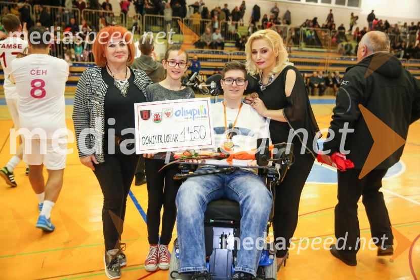  Vlasta Nussdorfer, varuhinja človekovih pravic;  ... ;  Dominik Lozar, prejemnik sredstev;  Nataša Kadunc, predsednica, Športno društvo Olimpiki8. Dobrodelna tekma z velikani slovenskega športa