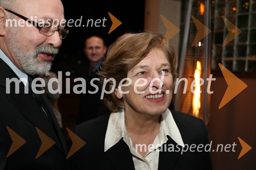 ... in Štefka Kučan, soproga Milana KučanaSlovenec leta 2007