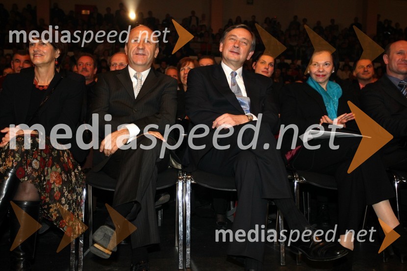 Branko Pavlin, predsednik uprave časopisne hiše Dnevnik in soproga Mojca ter dr. Danilo Türk, predsednik Republike Slovenije in soproga Barbara Miklič TürkSlovenec leta 2007