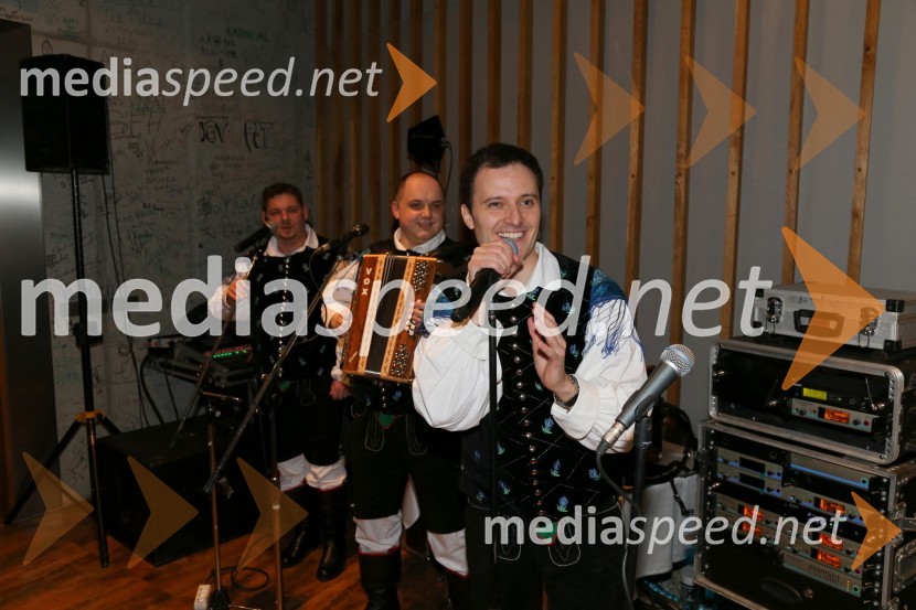  Blaž Švab, pevec, skupina Modrijani15. srečanje prijateljev Hiše vina Doppler