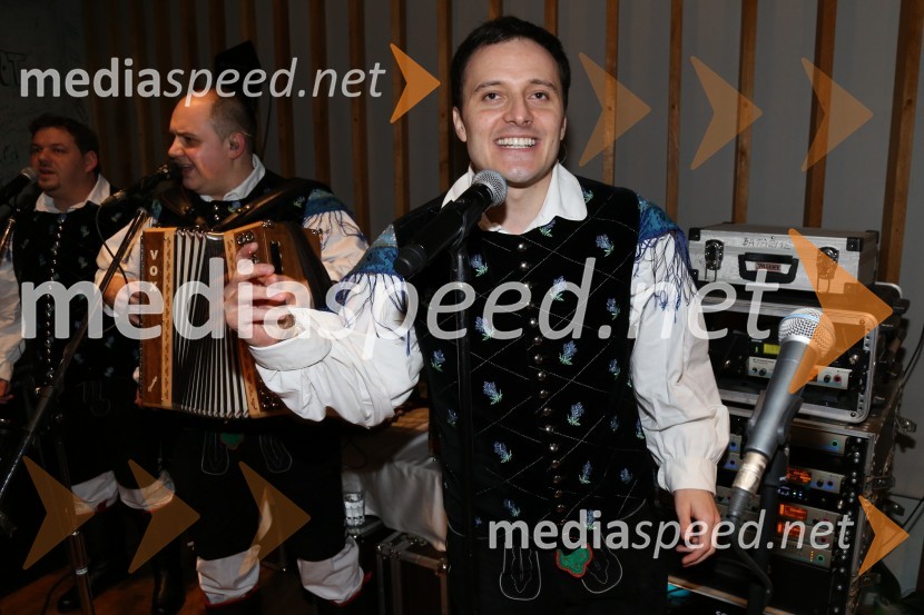  Blaž Švab, pevec, skupina Modrijani15. srečanje prijateljev Hiše vina Doppler