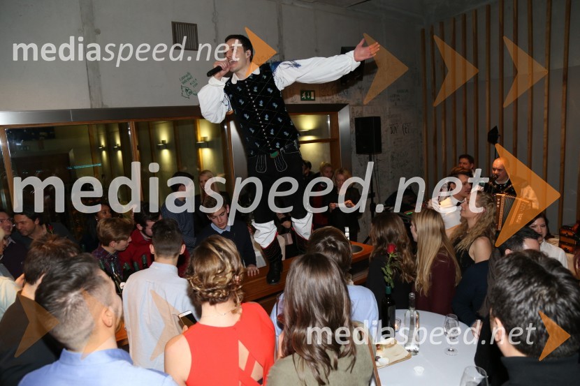  Blaž Švab, pevec, skupina Modrijani15. srečanje prijateljev Hiše vina Doppler