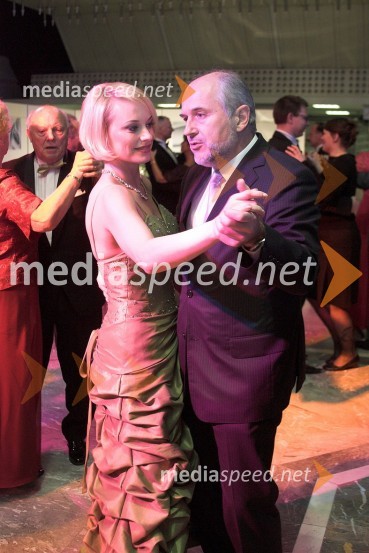 Sabina Cvilak, operna pevka in Joco Žnidaršič, fotograf11. Veliki dobrodelni ples Lions kluba Ljubljana