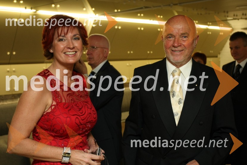 Darinka Pavlič Kamien, predsednica organizacijskega odbora Lions kluba Ljubljana in Joco Žnidaršič, fotograf11. Veliki dobrodelni ples Lions kluba Ljubljana
