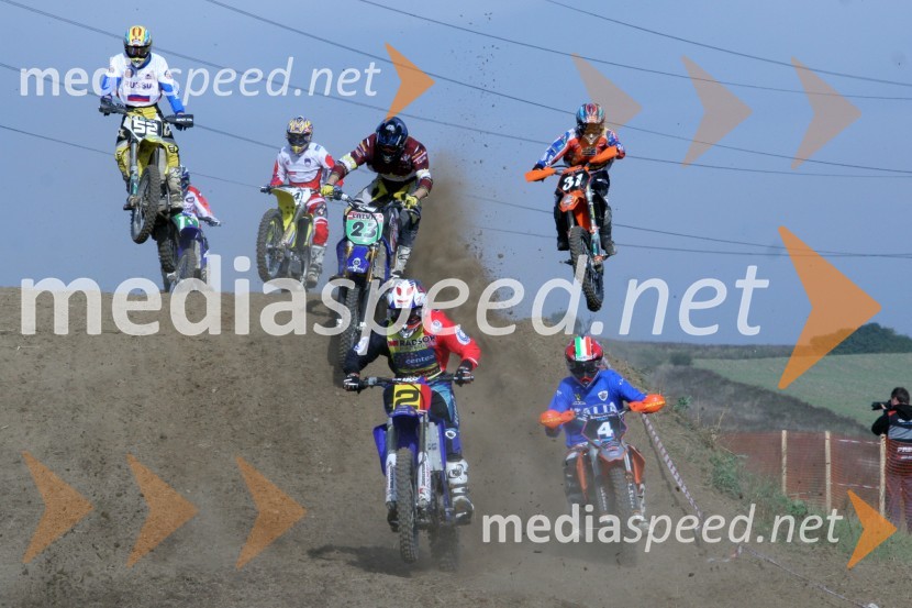 Prvi skok po štartu, v ozadju Roman Jelen (drugi z leve)MOTOKROS, Evropski pokal 2005 Gdansk, Poljska