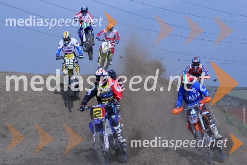 Prvi skok po štartu, v ozadju Roman Jelen (št. 14)MOTOKROS, Evropski pokal 2005 Gdansk, Poljska