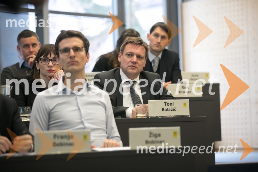  Toni Balažič, predsednik uprave Mercator d.d.(P)ostanite prvi na svetu, predstavitev knjige avtorja dr. Andreja Vizjaka