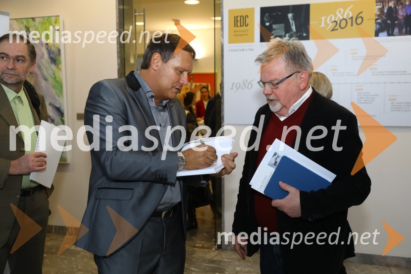 dr. Andrej Vizjak, ustanovitelj in predsednik AV.consulting;  Janez Fajfar, župan občine Bled(P)ostanite prvi na svetu, predstavitev knjige avtorja dr. Andreja Vizjaka