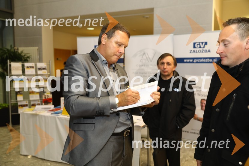 dr. Andrej Vizjak, ustanovitelj in predsednik AV.consulting;  Janez Glad(P)ostanite prvi na svetu, predstavitev knjige avtorja dr. Andreja Vizjaka