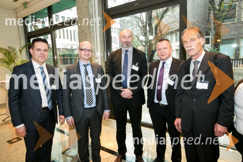 mag. Marko Bošnjak, viceguverner Banke Slovenije;  Damijan Dolinar, UniCredit Bank; mag. Andrej Plos, predsednik uprave Sparkasse; mag. Zvonko Ivanušič, član uprave Sava Re d.d.;  Samo Nučič, nekdanji viceguverner Banke Slovenije10. obletnica uvedbe evra